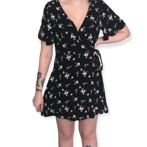 Xhilaration Black Floral V-Neck Dress✨
